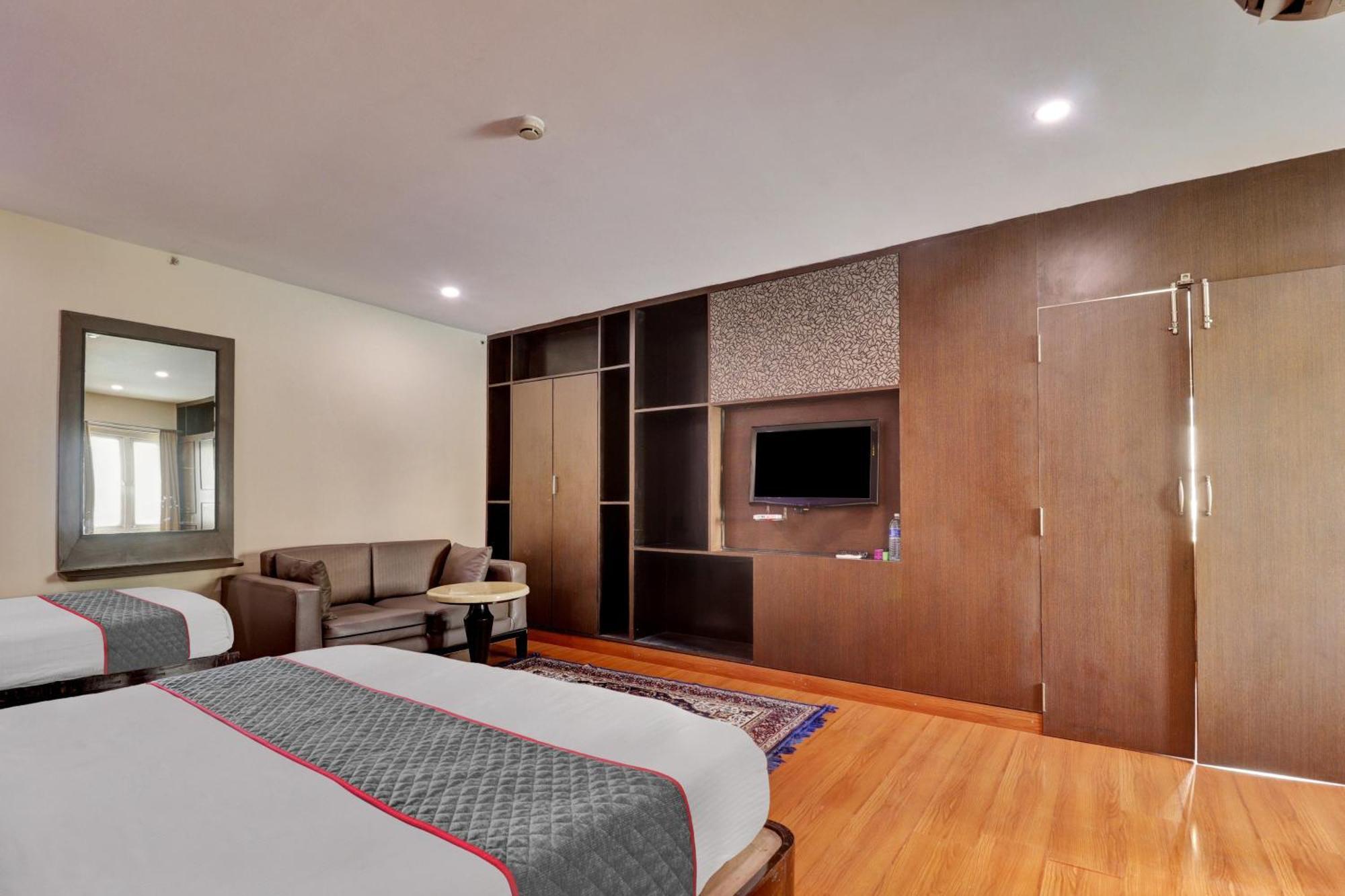 Udayee International Hotel Тирупати Екстериор снимка