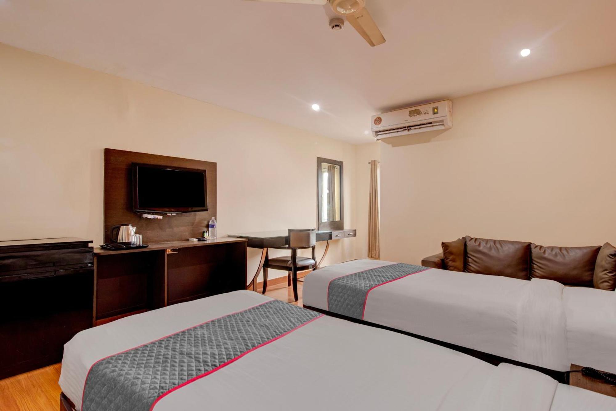 Udayee International Hotel Тирупати Екстериор снимка