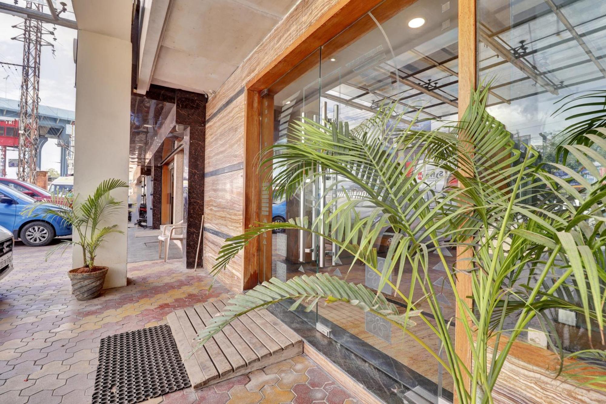 Udayee International Hotel Тирупати Екстериор снимка