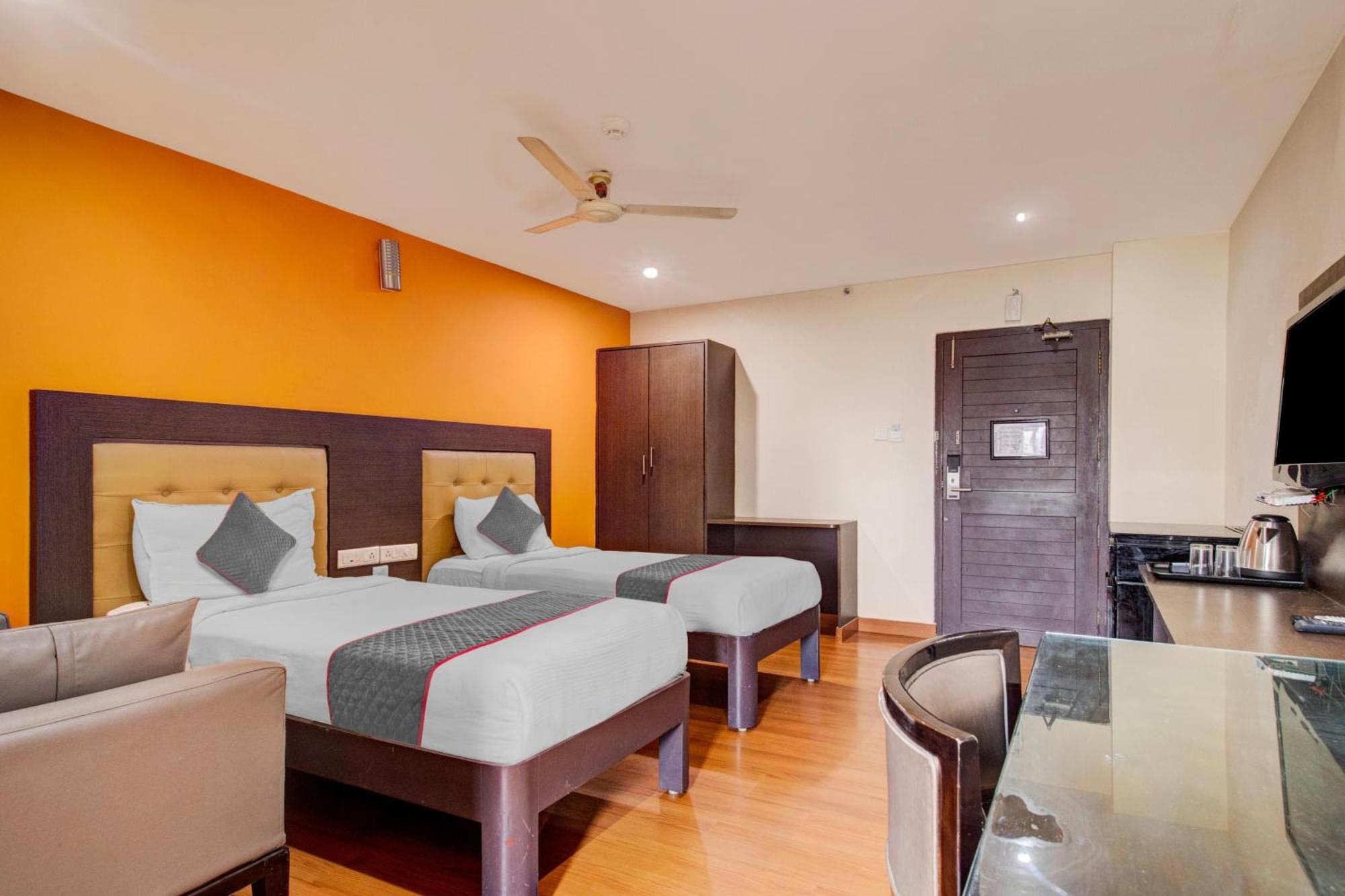 Udayee International Hotel Тирупати Екстериор снимка