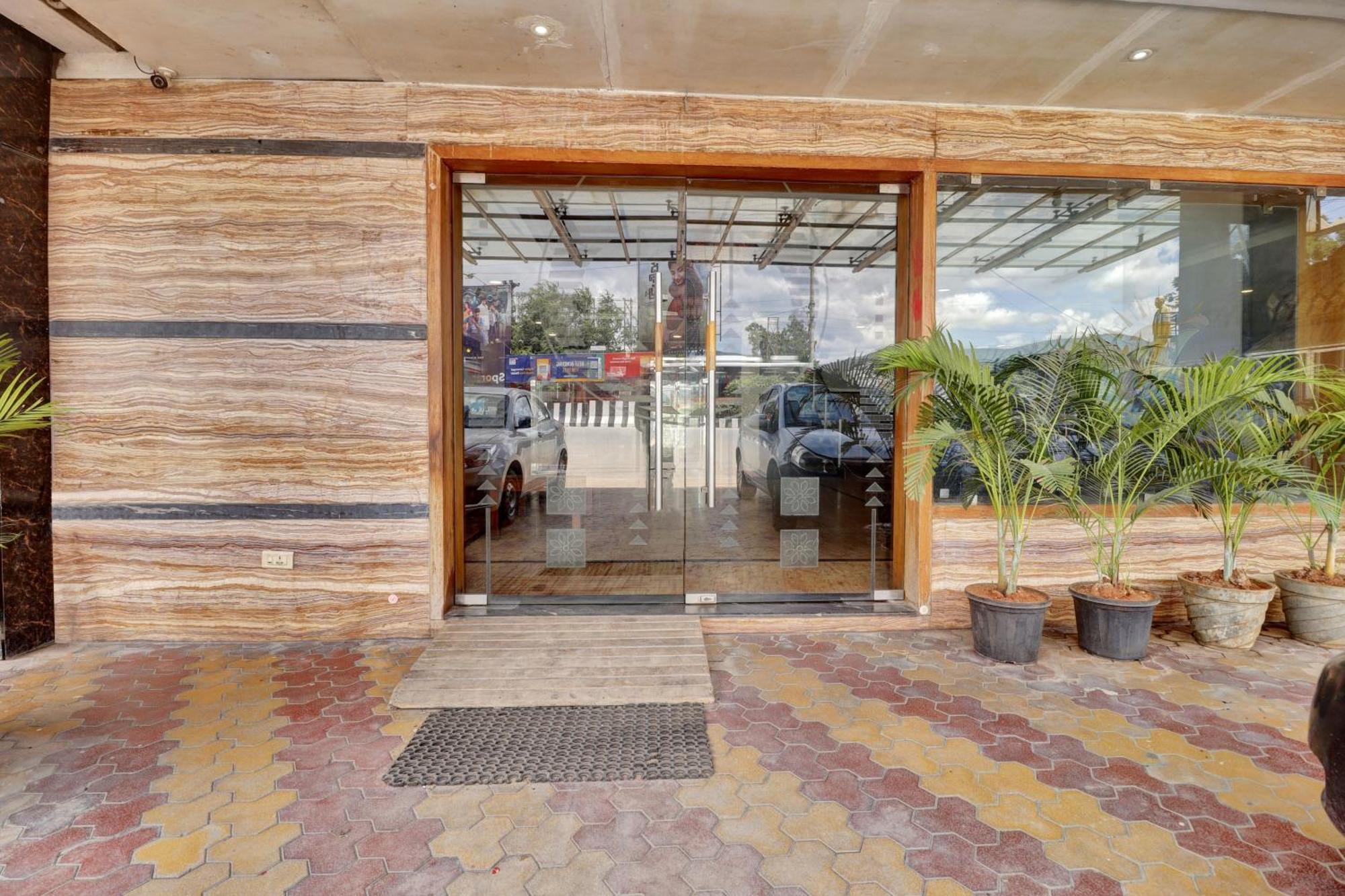 Udayee International Hotel Тирупати Екстериор снимка