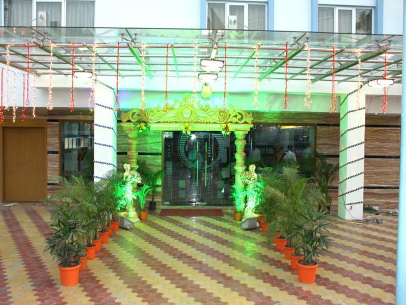 Udayee International Hotel Тирупати Екстериор снимка